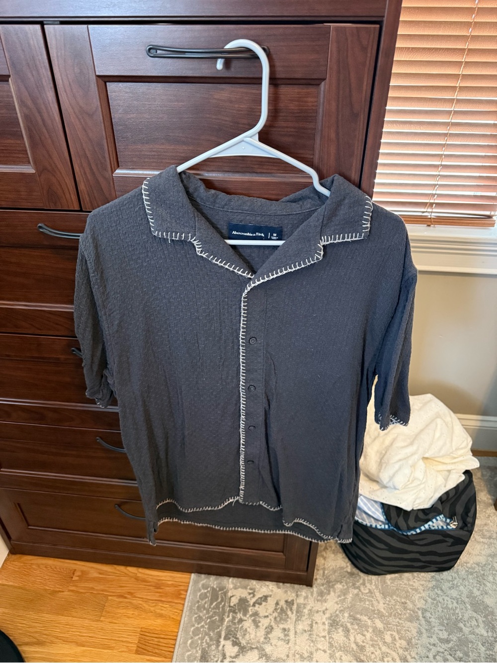 Abercrombie & Fitch Men's Black Button-Up Shirt